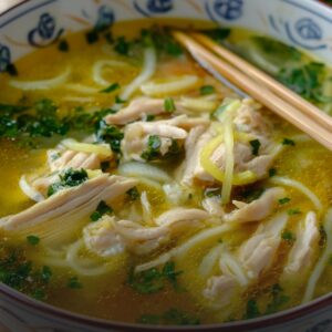 Caldo de Pollo con Jengibre